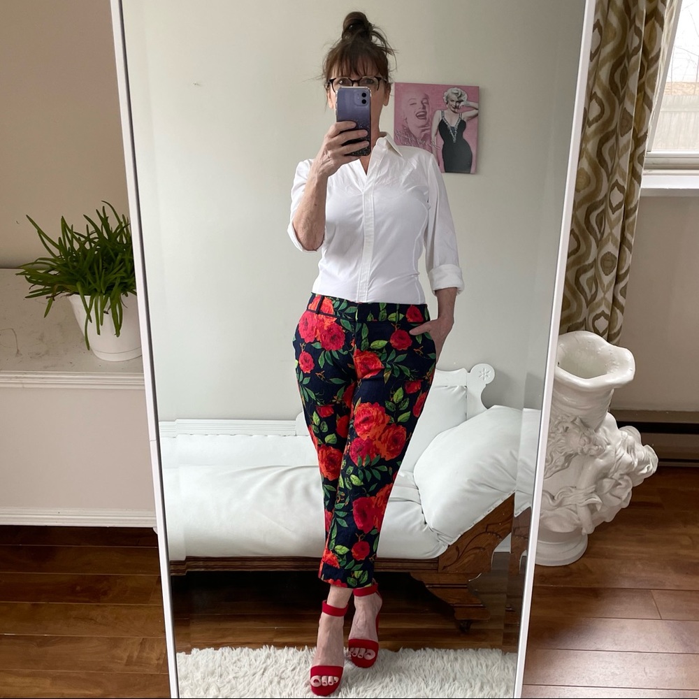 NAVY BLUE EMBOSSED CAPRI TROUSERS POCKETS ZIPPER RED ROSES GREEN LEAVES